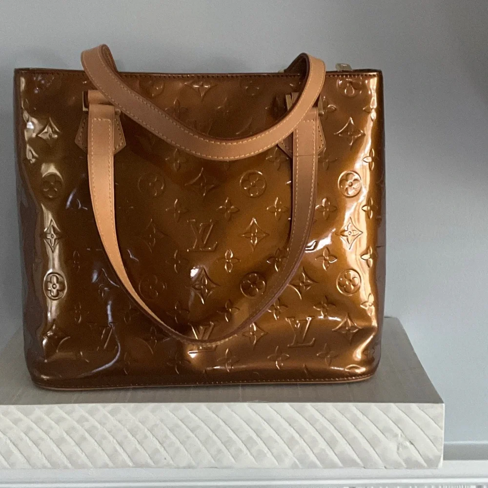 Louis Vuitton Houston Tote Bronze Leather
Monogram Vernis - Picture 4 of 10
